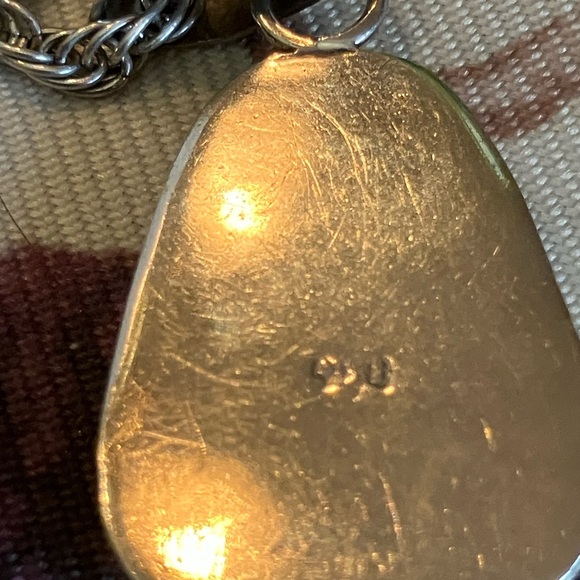 STERLING SILVER PENDANT AND CHAIN
MARKED 925. - Picture 6 of 12